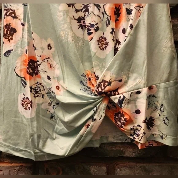 Mint Green Floral Short Sleeve Round Neck Blouse, Small Flowery Shirt - Picture 3 of 6